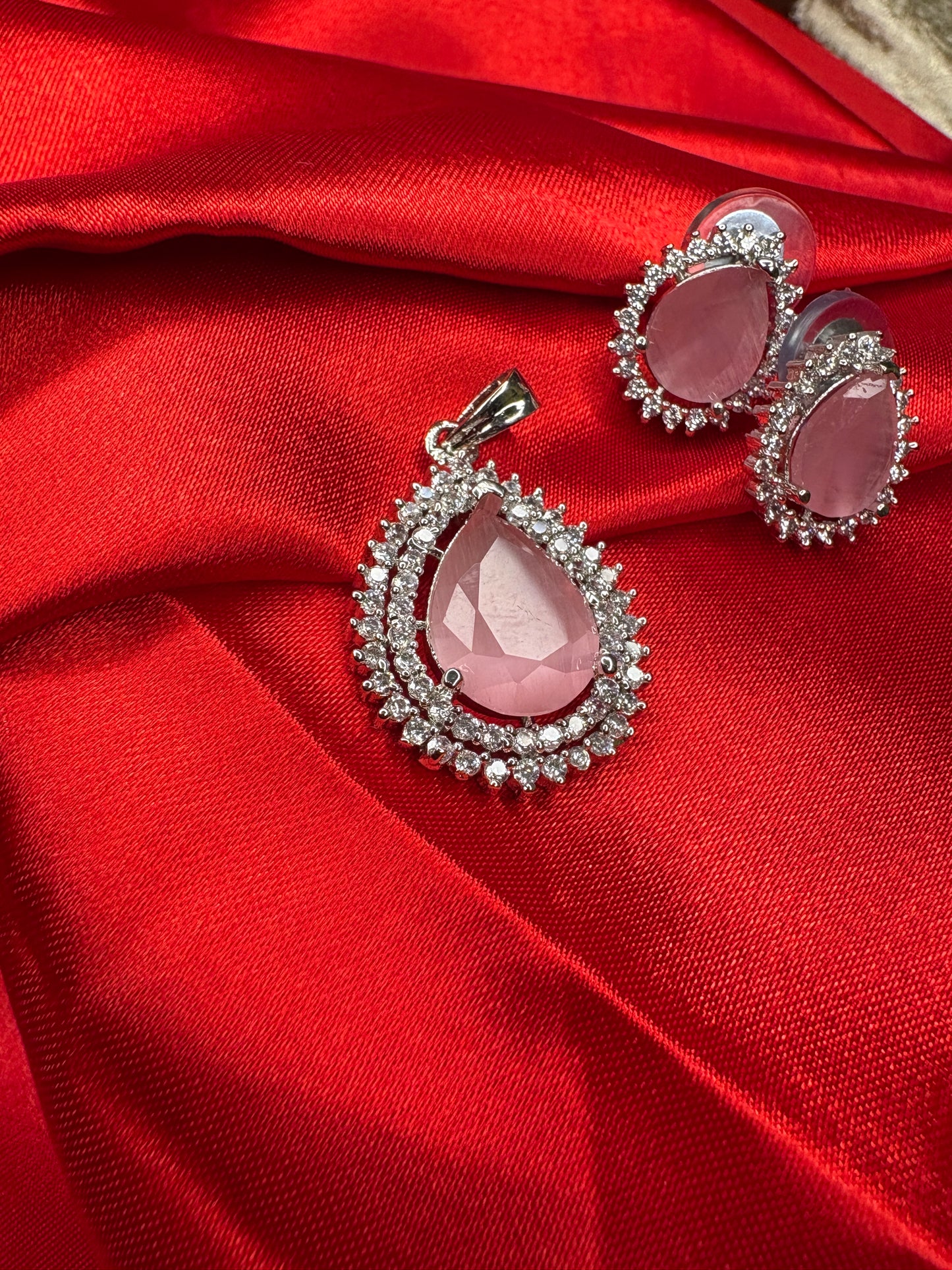 Shambhavi pendant set