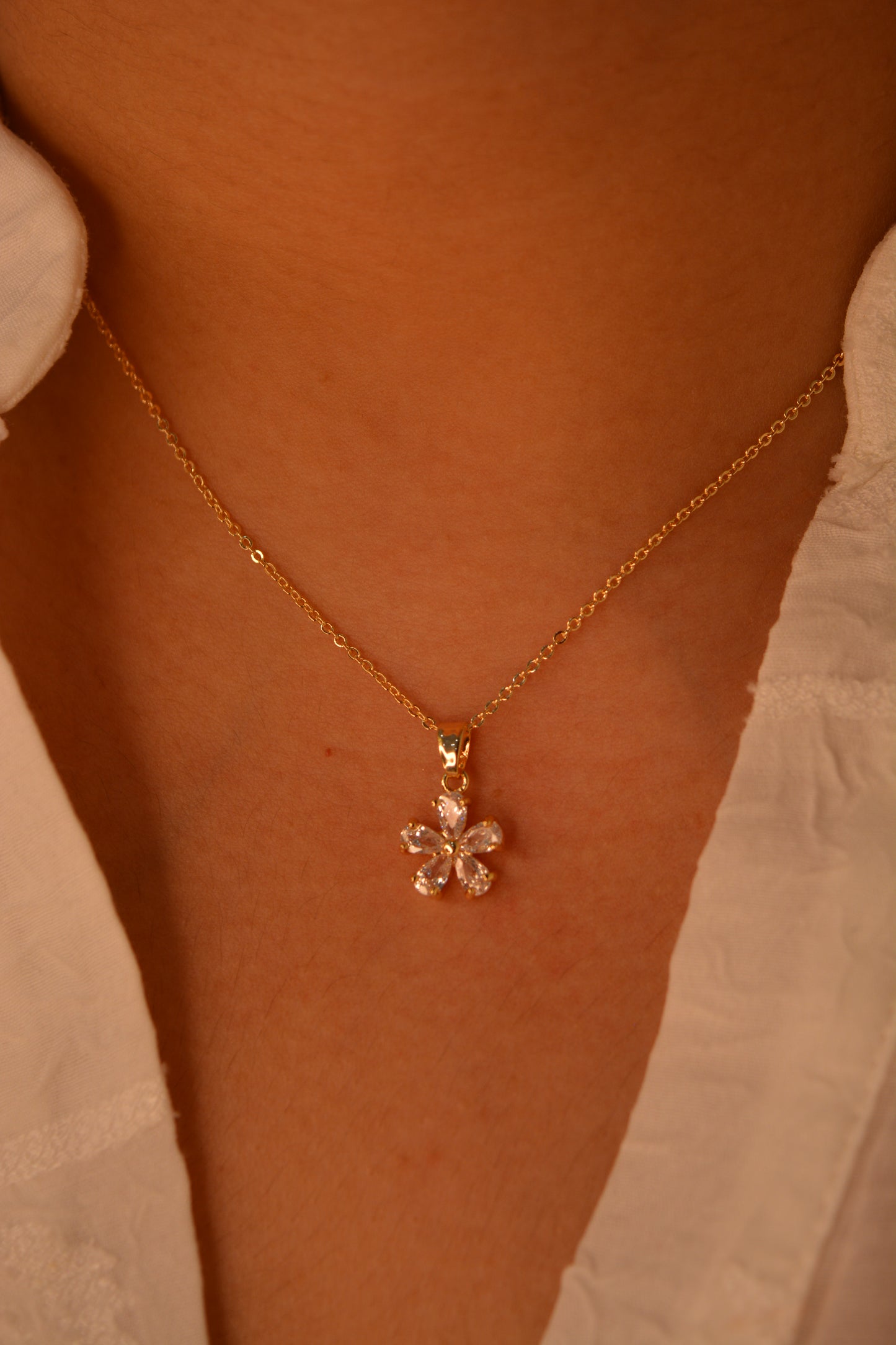 DAISY GLOW NECKLACE