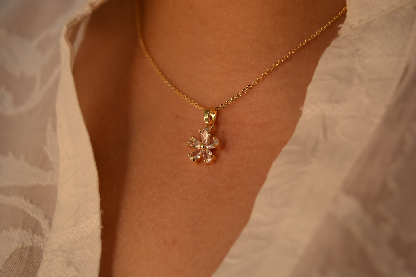 DAISY GLOW NECKLACE