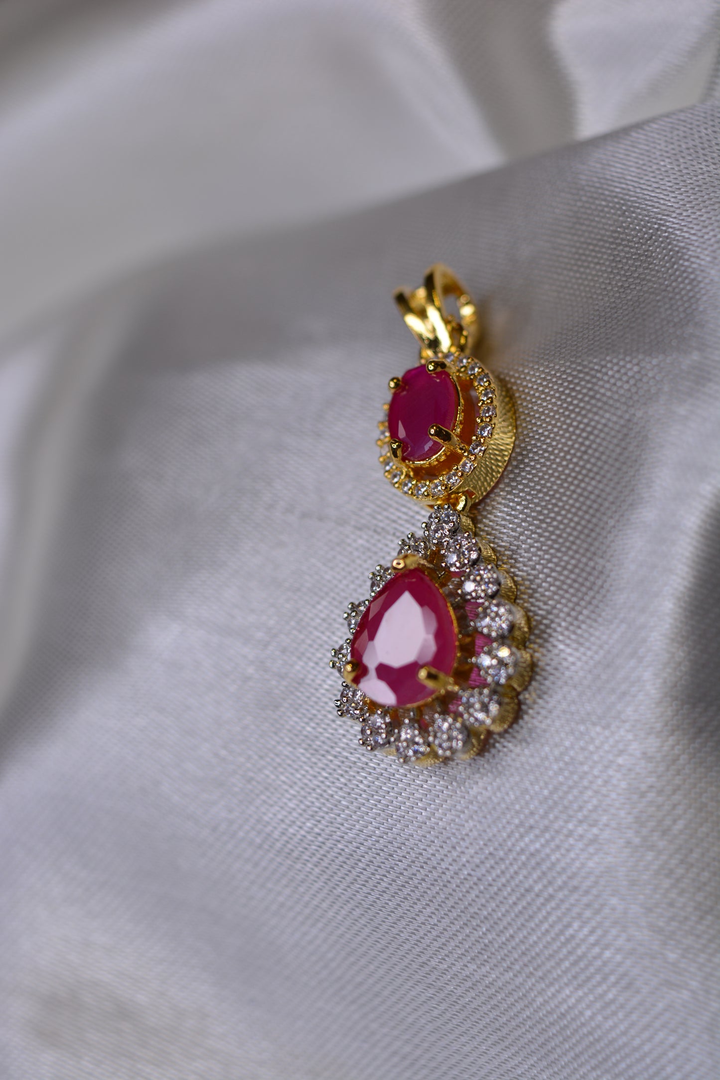 Vrajarani Pendant Set