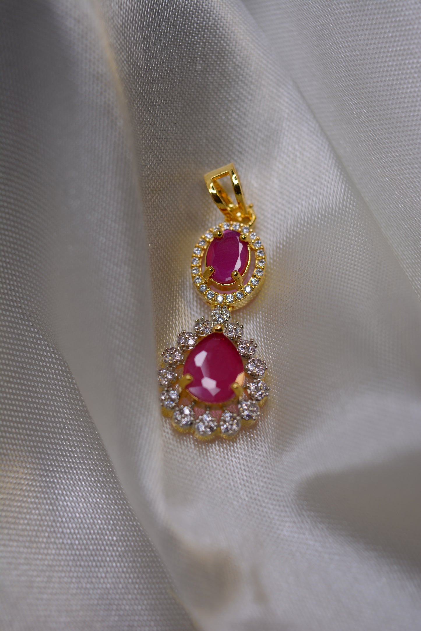 Vrajarani Pendant Set