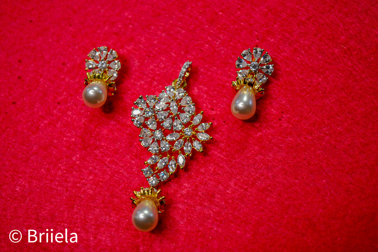 Morya Pendant Set