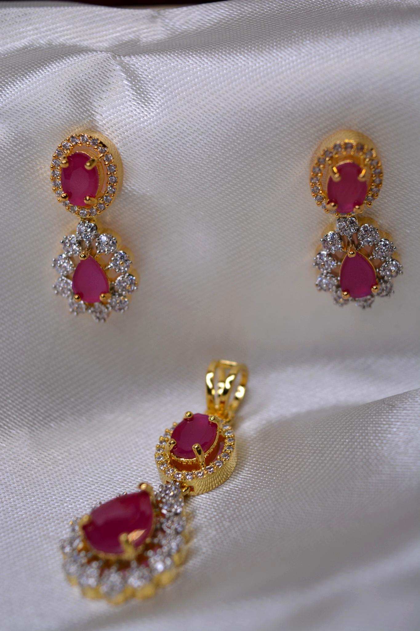 Vrajarani Pendant Set