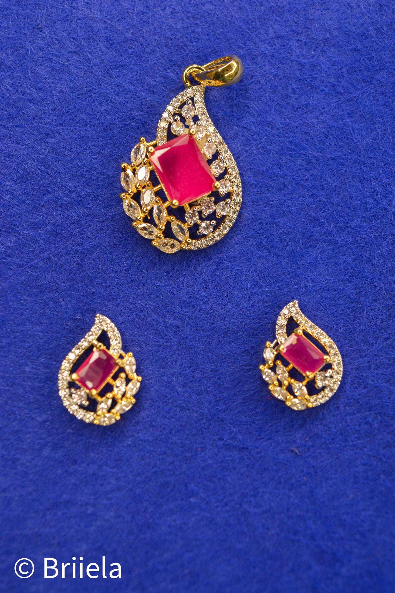 Nirvighna Pendant Set